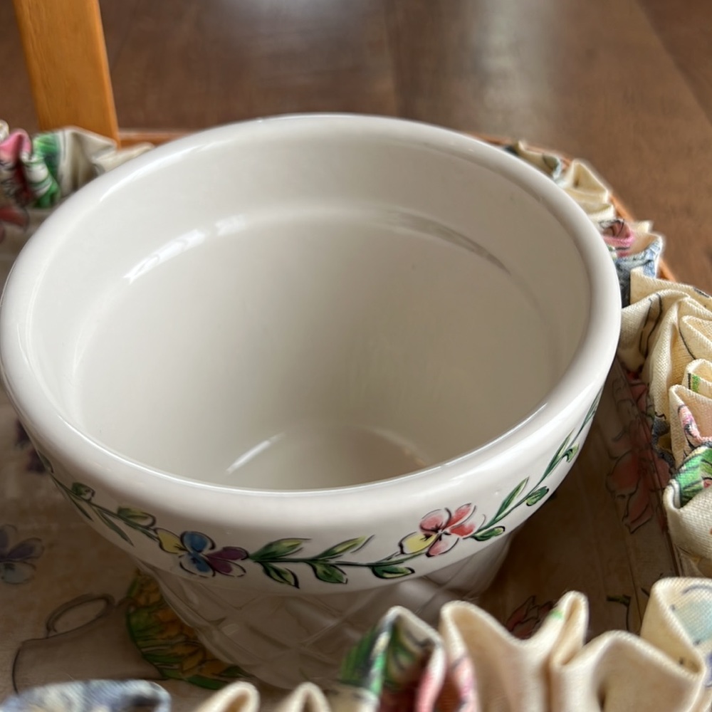 Longaberger Basket with Flower Pots - Picture 3 of 6